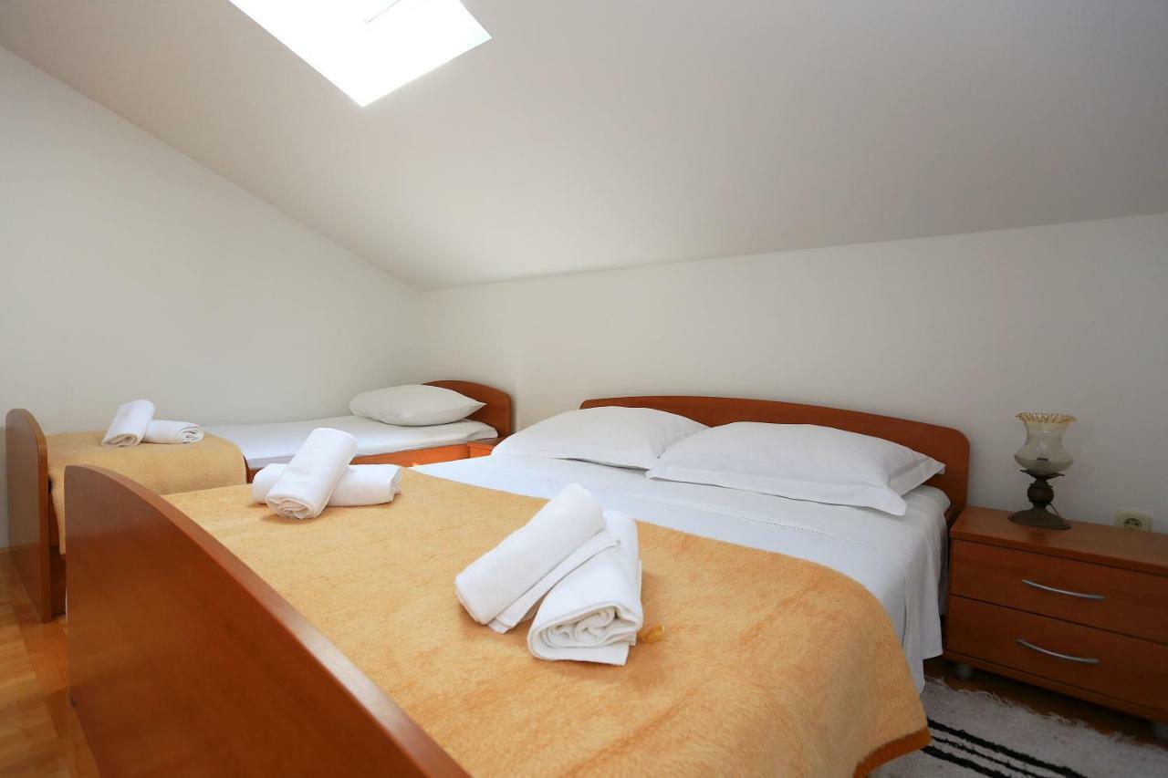 Lotos Apartment Zadar